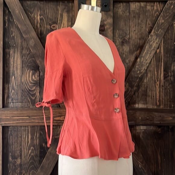 Re-named coral front button top width ties on sleeves - Picture 4 of 8